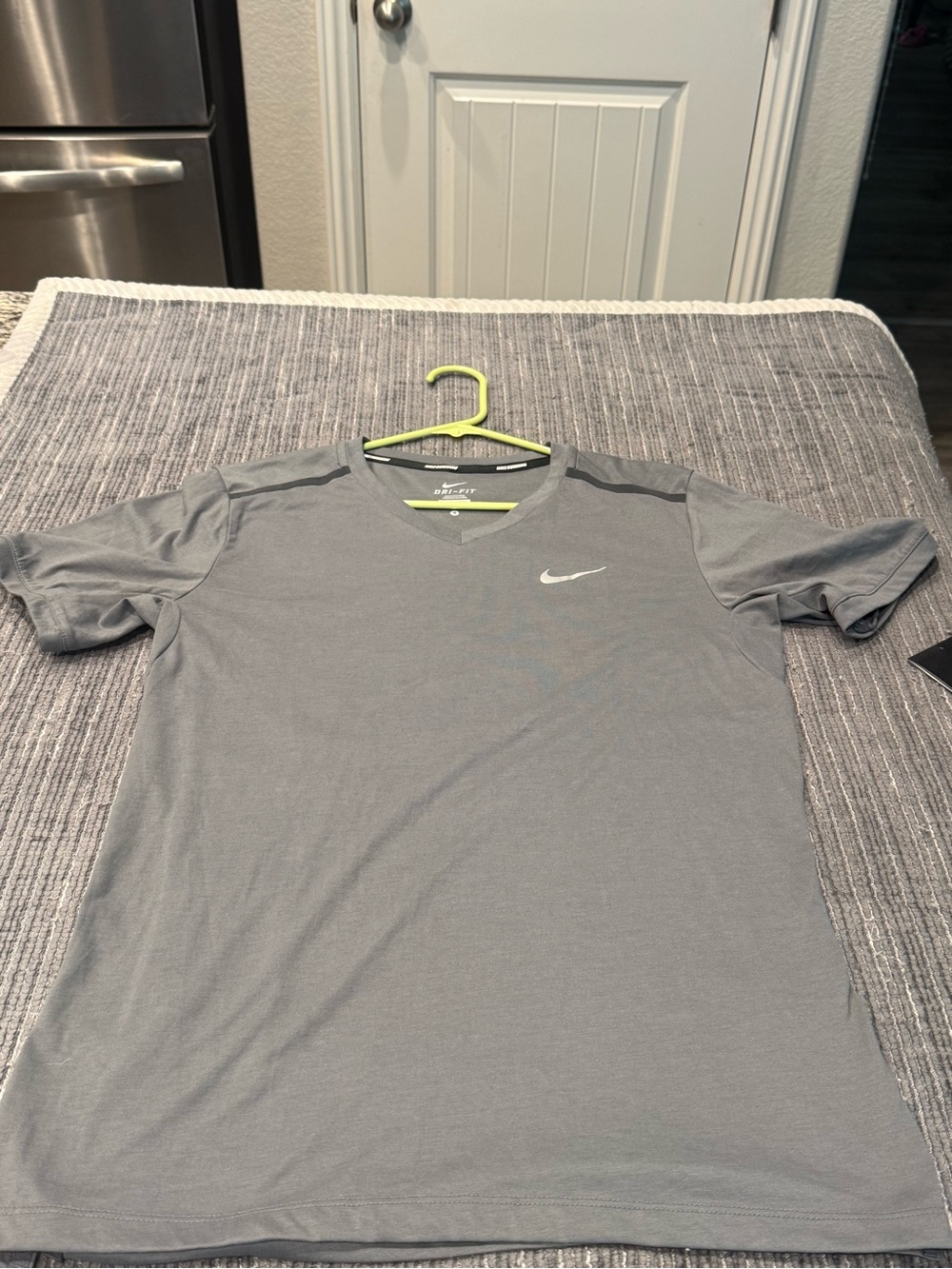Nike running miller t shirt sz s nwt